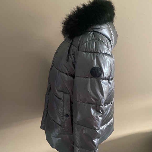 Brand new DKNY puffer Jacket - Picture 3 of 5